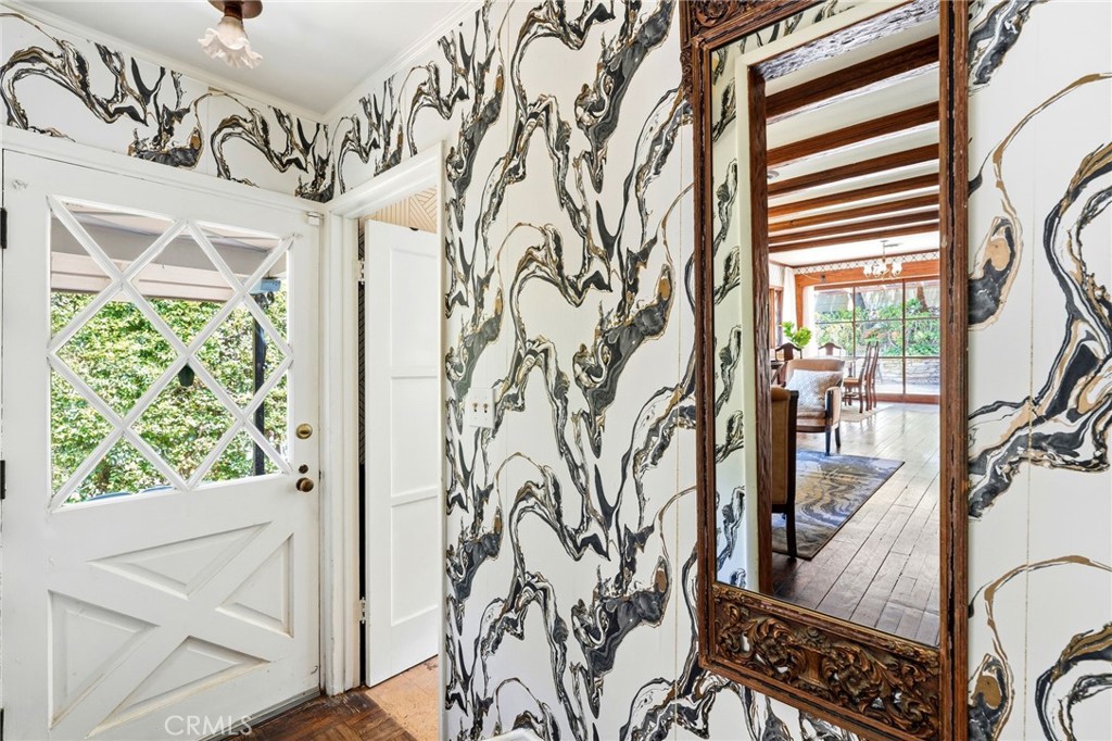 947 N Beverly Glen