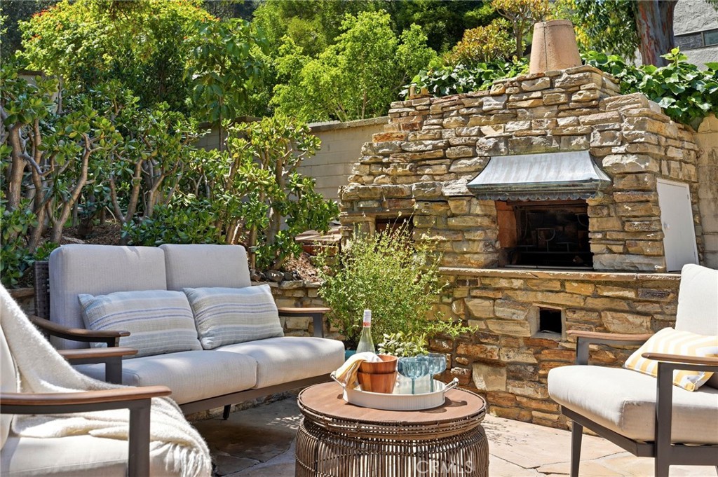 947 N Beverly Glen