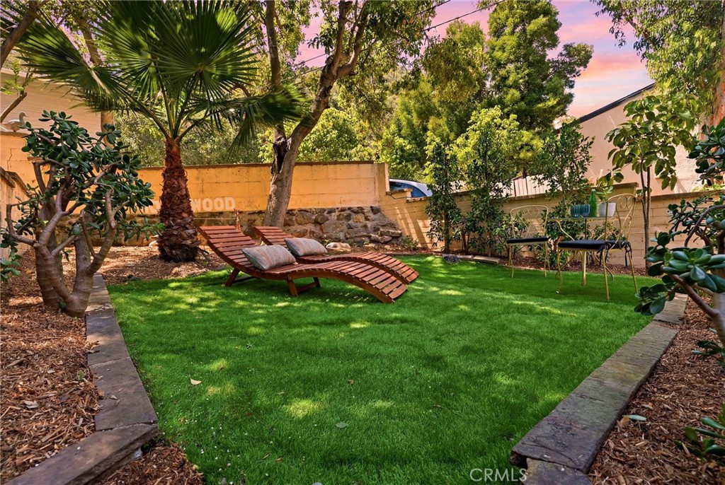 947 N Beverly Glen