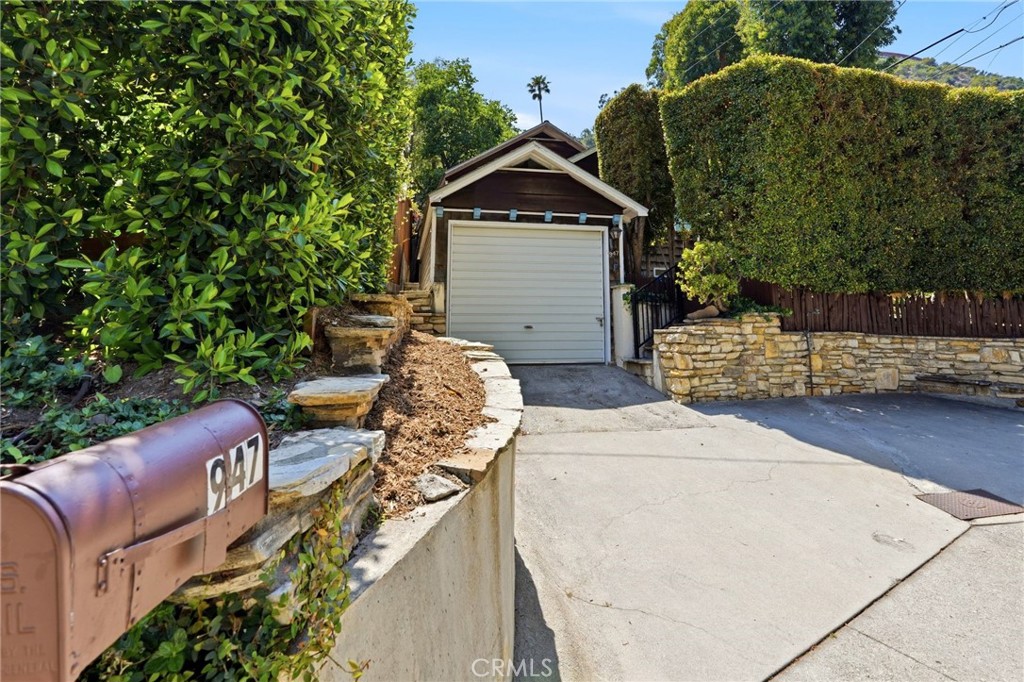 947 N Beverly Glen