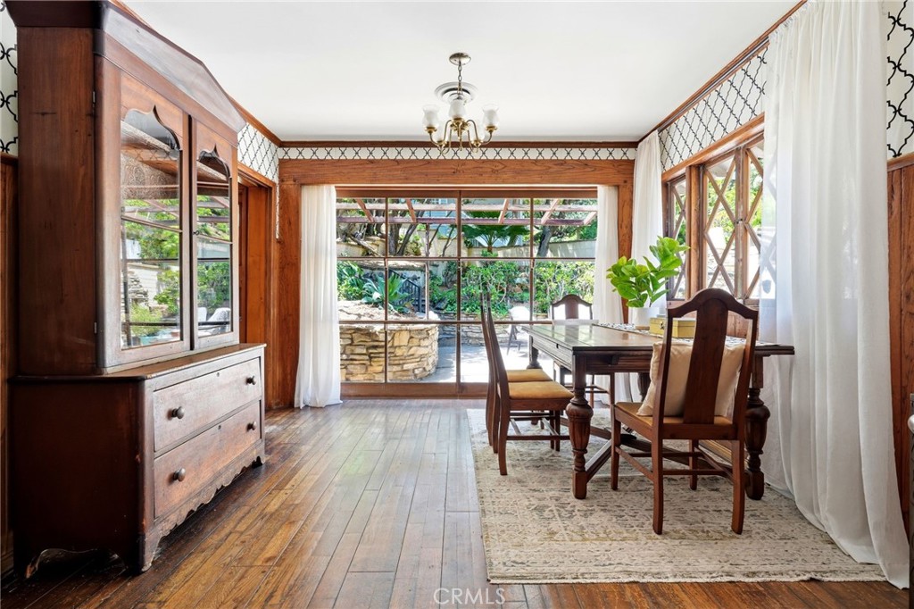 947 N Beverly Glen