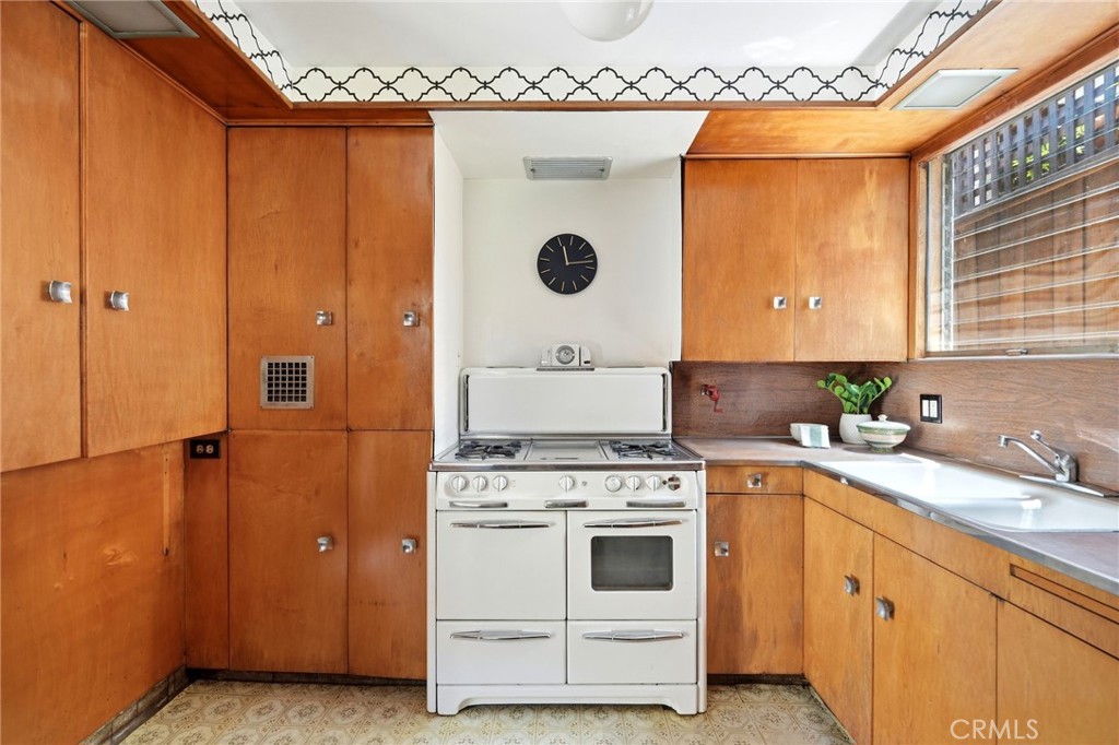 947 N Beverly Glen