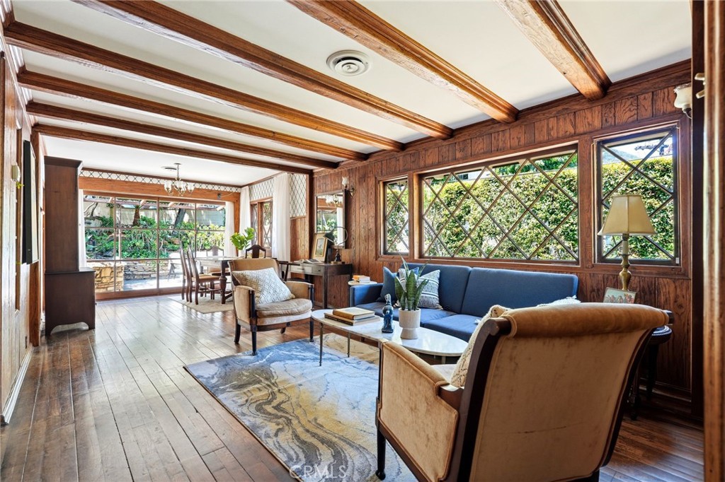 947 N Beverly Glen