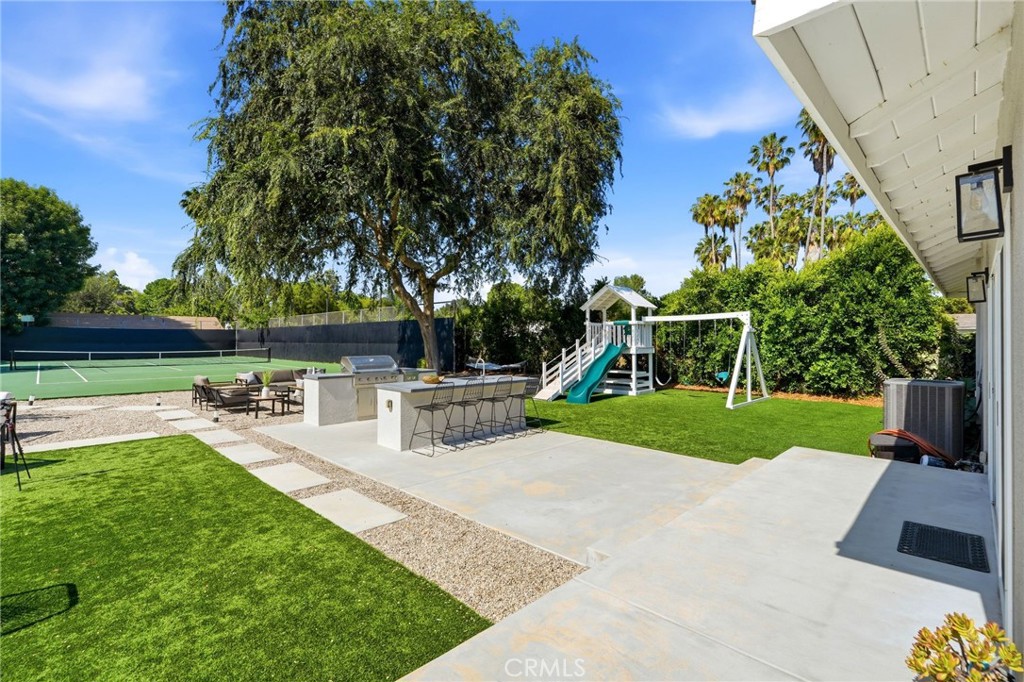 22637 Erwin Street