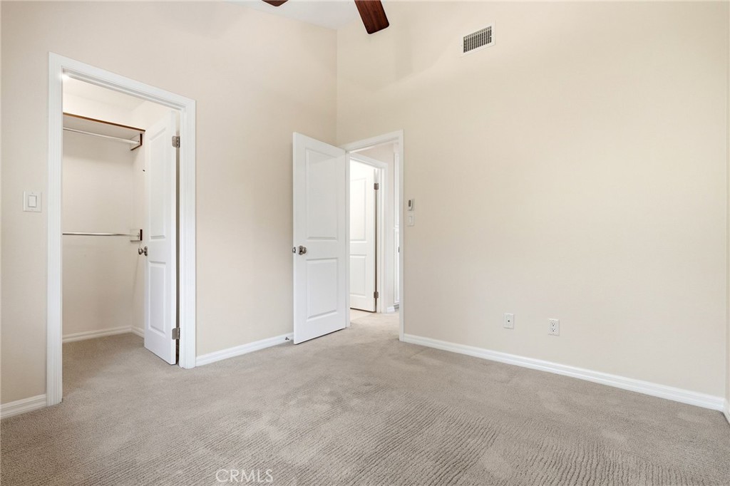 10831 Roycroft 27