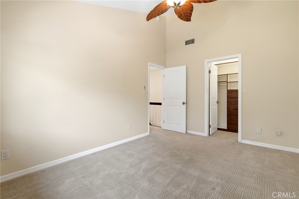 10831 Roycroft 27