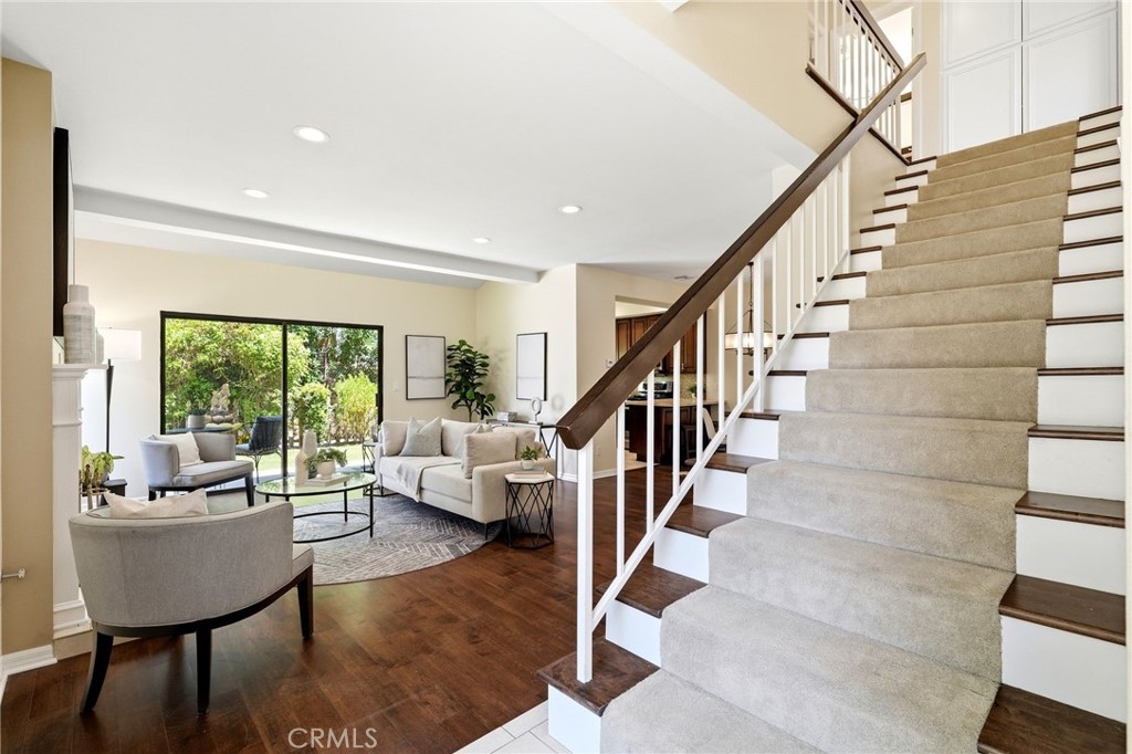 10831 Roycroft 27