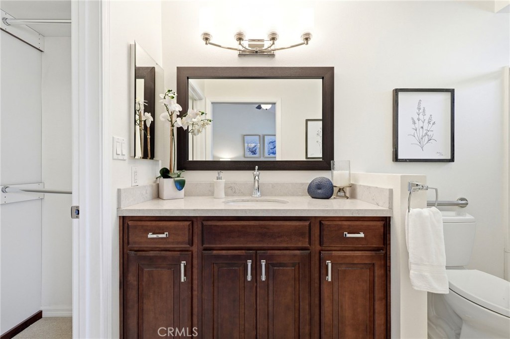 10831 Roycroft 27