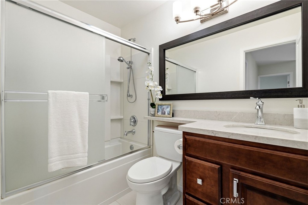 10831 Roycroft 27