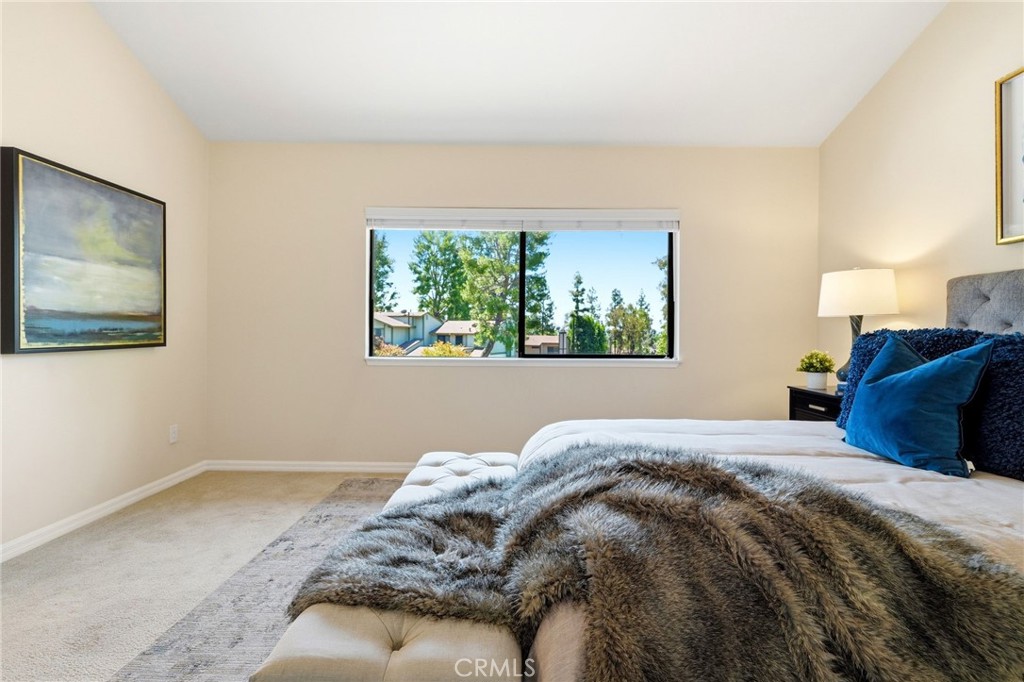 10831 Roycroft 27