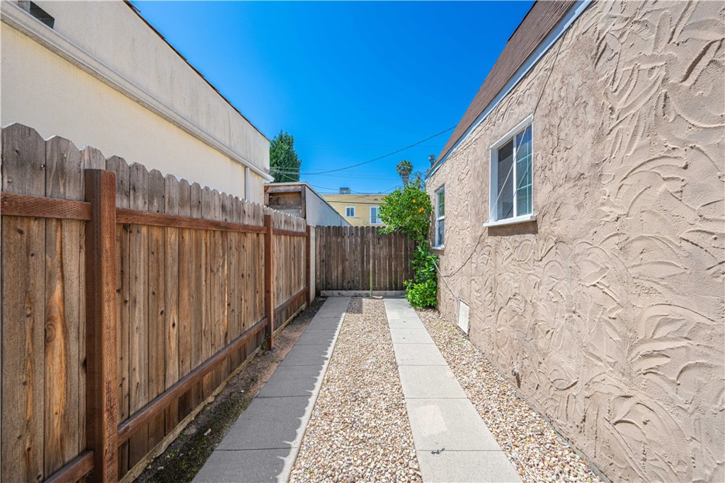 2839 Hillcrest Drive