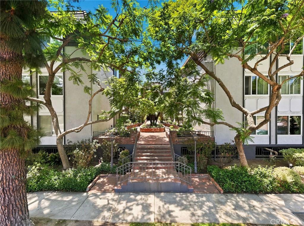 5870 Green Valley