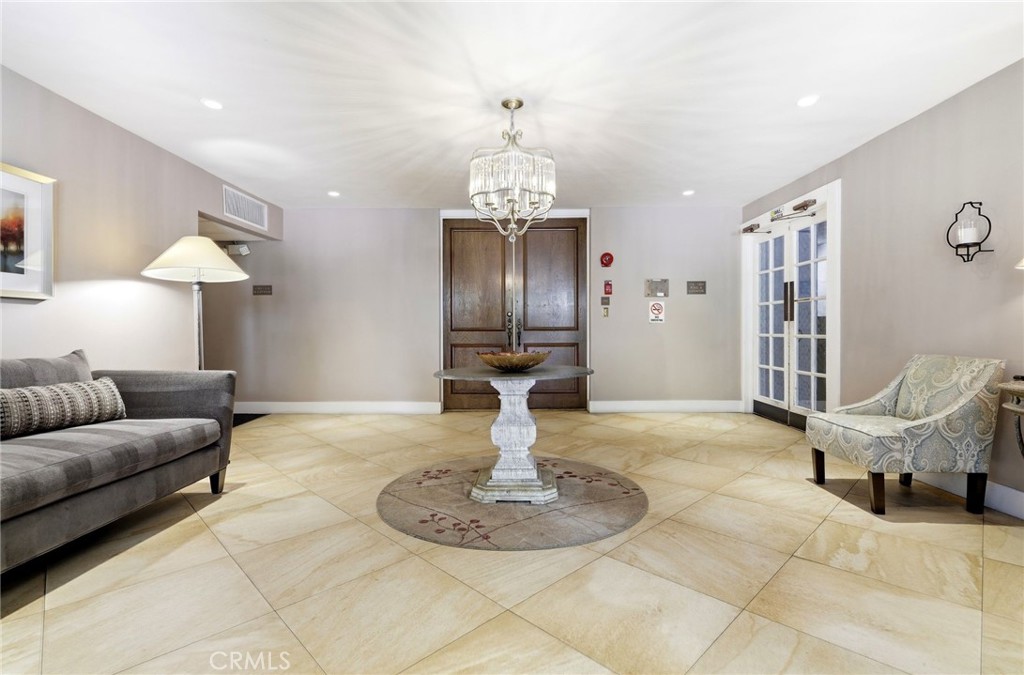 5870 Green Valley
