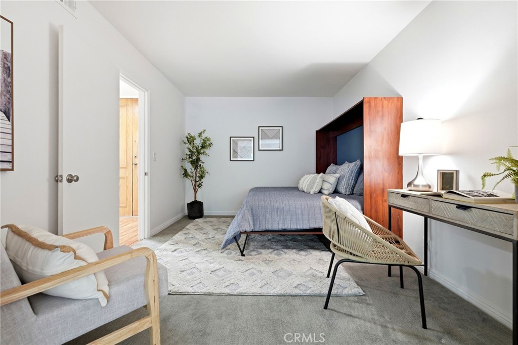 5870 Green Valley
