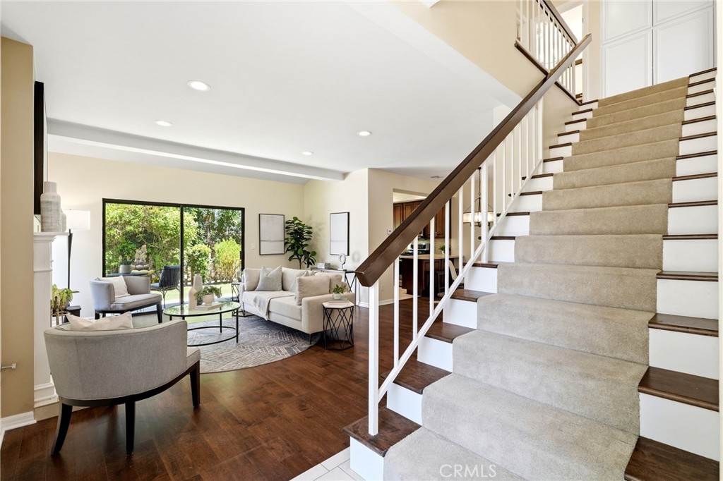 10831 Roycroft 27
