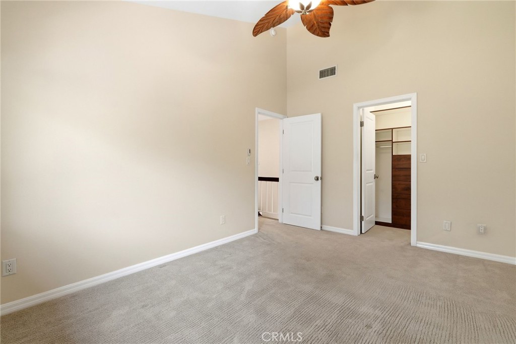 10831 Roycroft 27