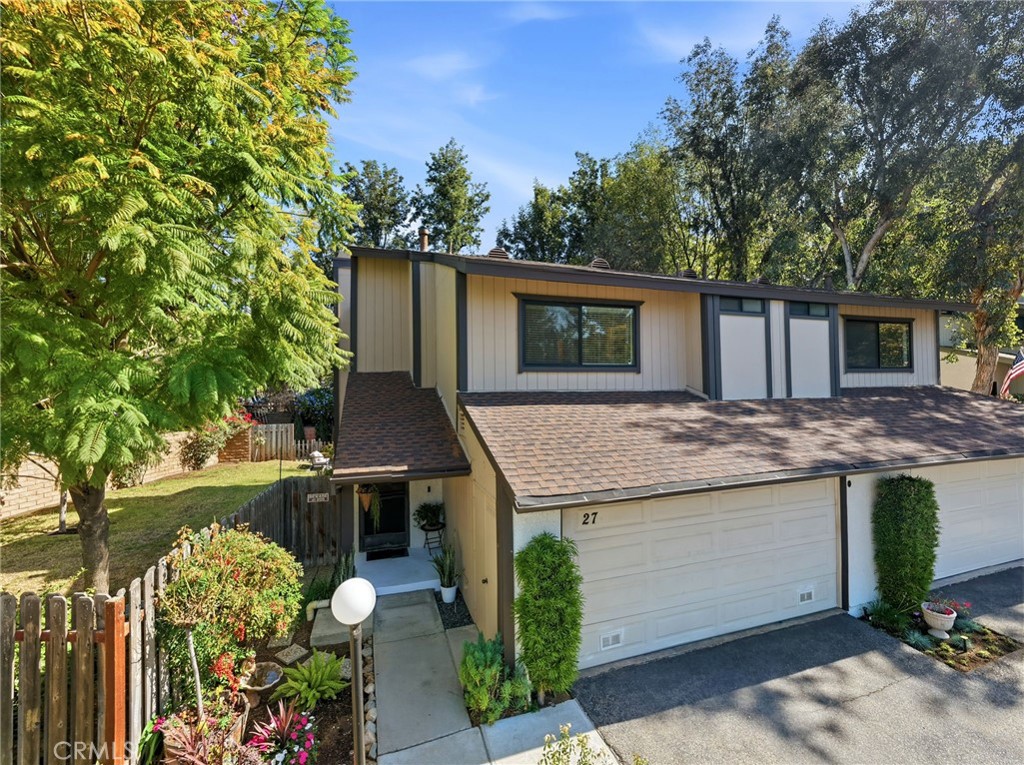 10831 Roycroft 27