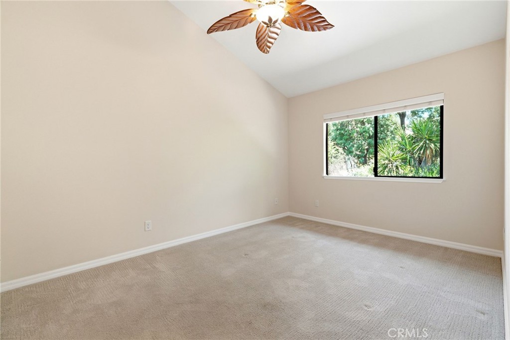 10831 Roycroft 27