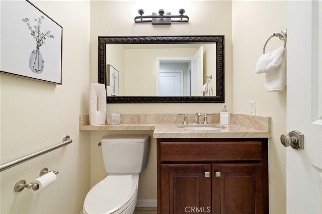 10831 Roycroft 27