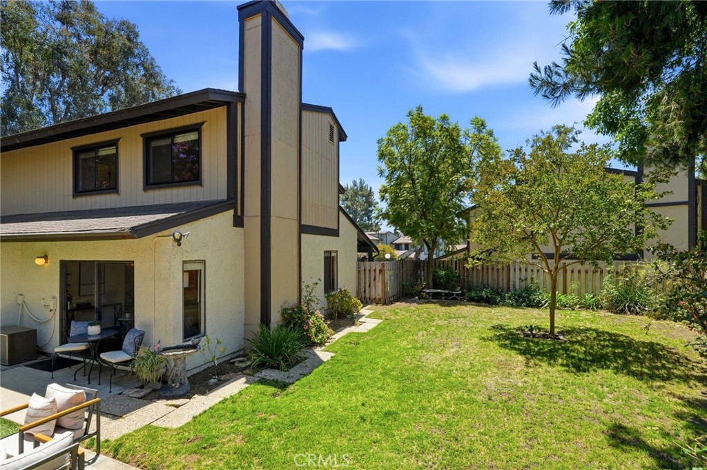 10831 Roycroft 27