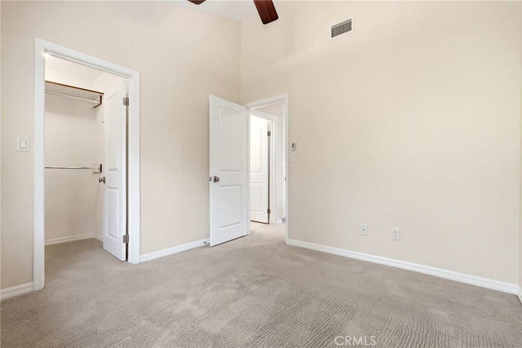 10831 Roycroft 27