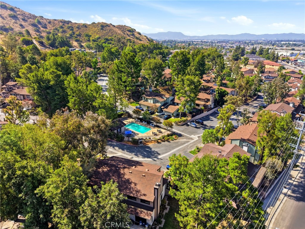 10831 Roycroft 27