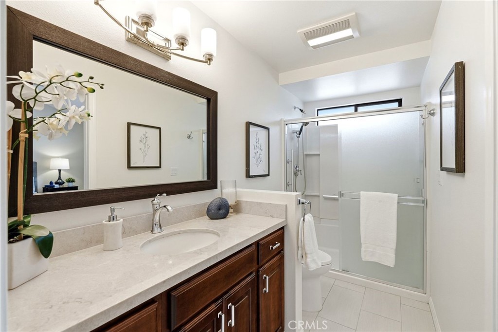 10831 Roycroft 27