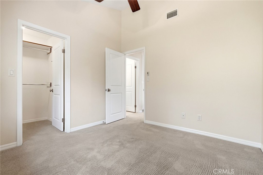 10831 Roycroft 27