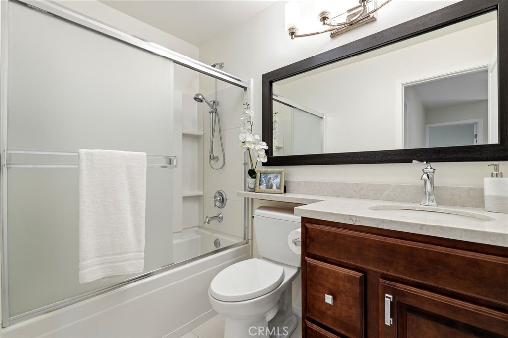 10831 Roycroft 27
