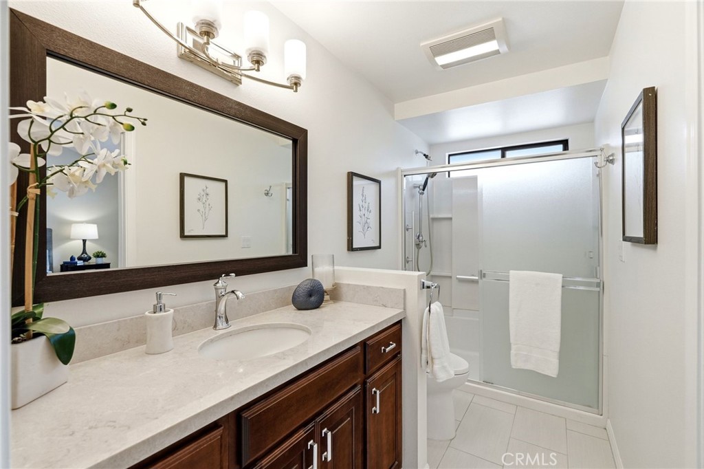 10831 Roycroft 27