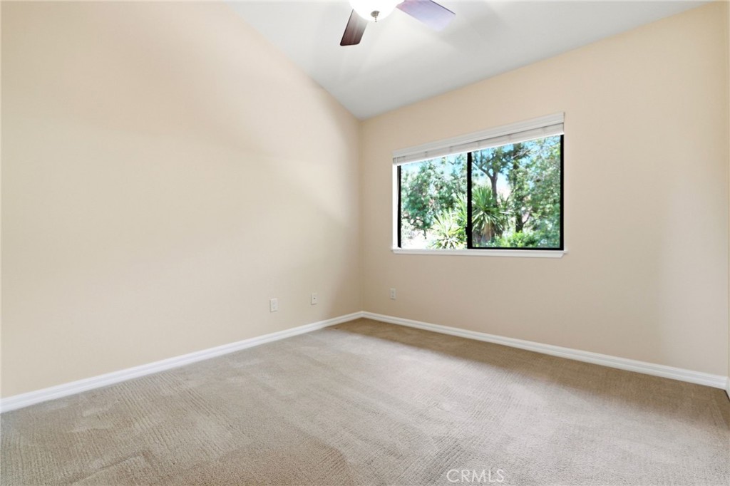 10831 Roycroft 27