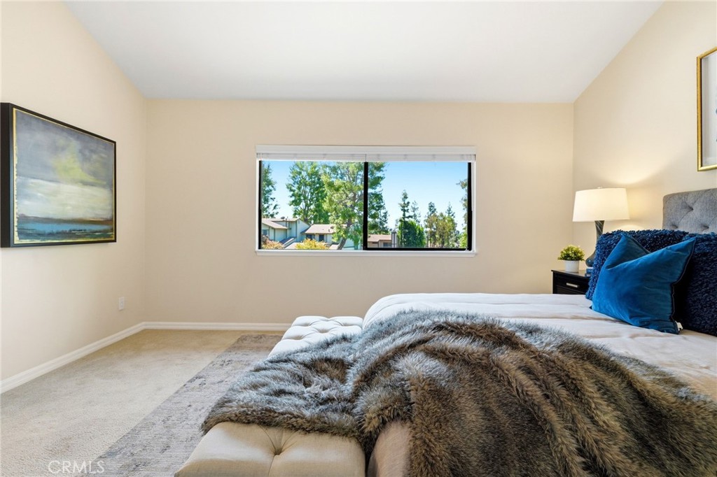10831 Roycroft 27