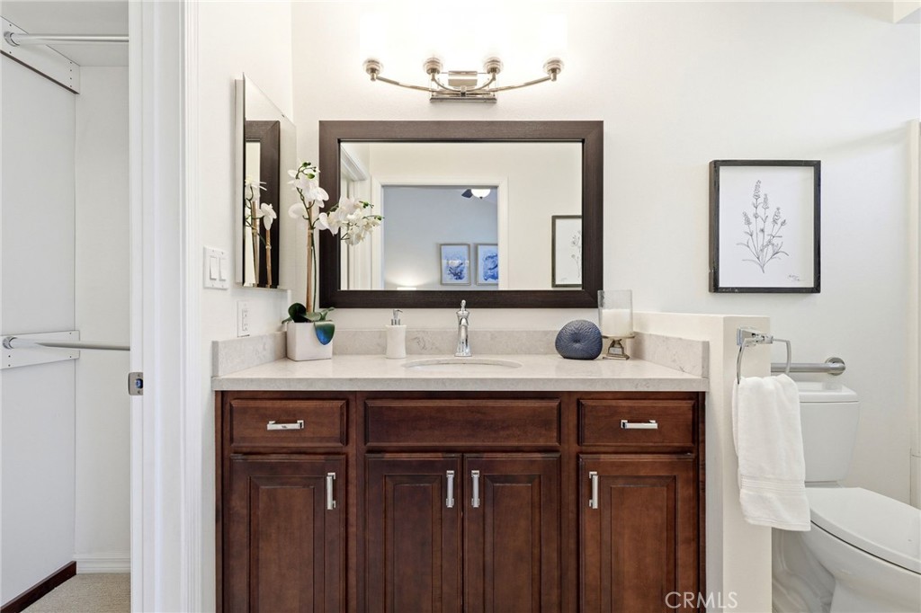 10831 Roycroft 27