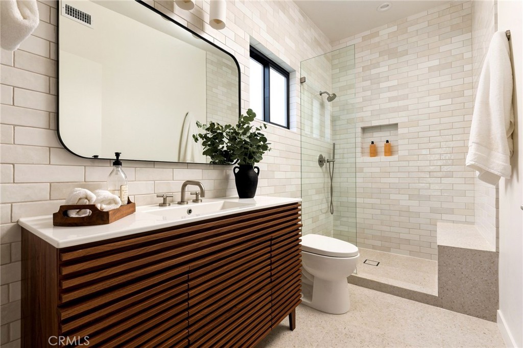 6334 Bryn Mawr