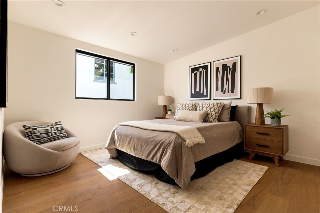 6334 Bryn Mawr
