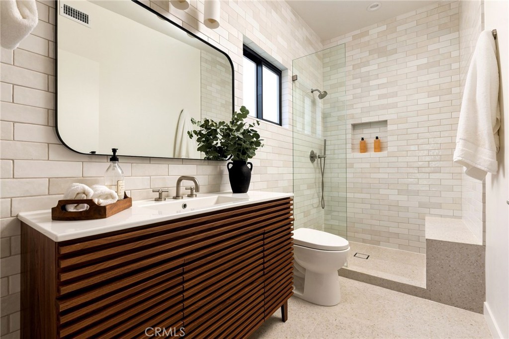6334 Bryn Mawr