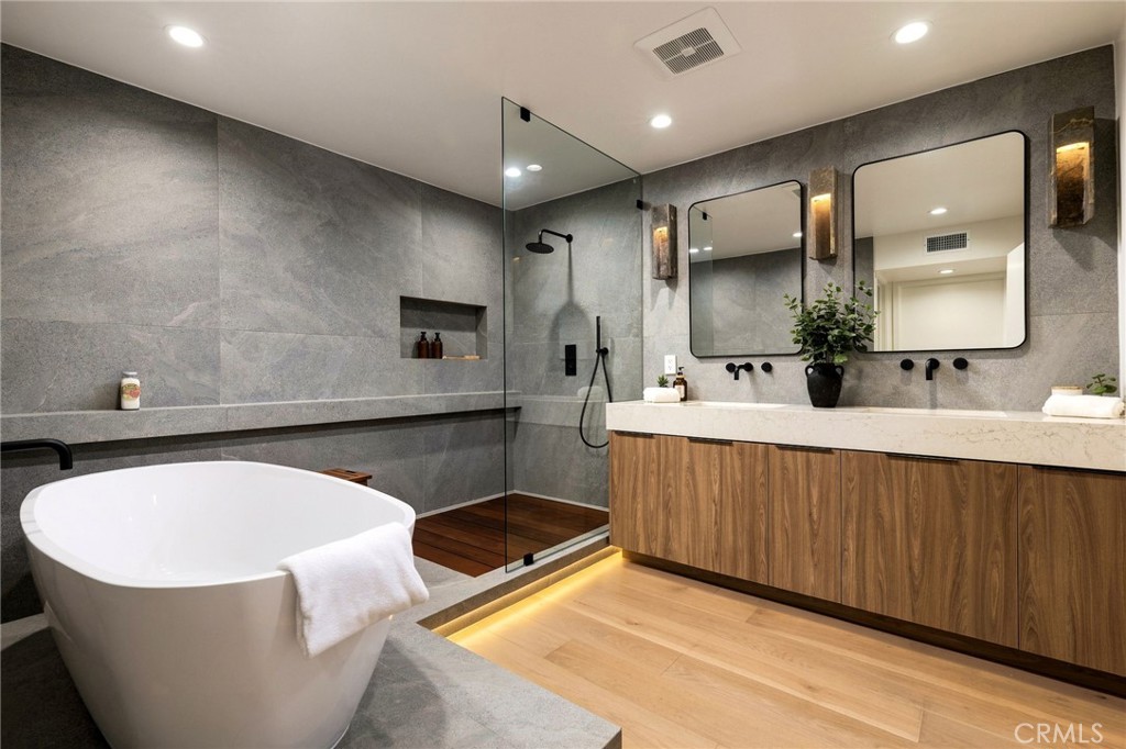 6334 Bryn Mawr