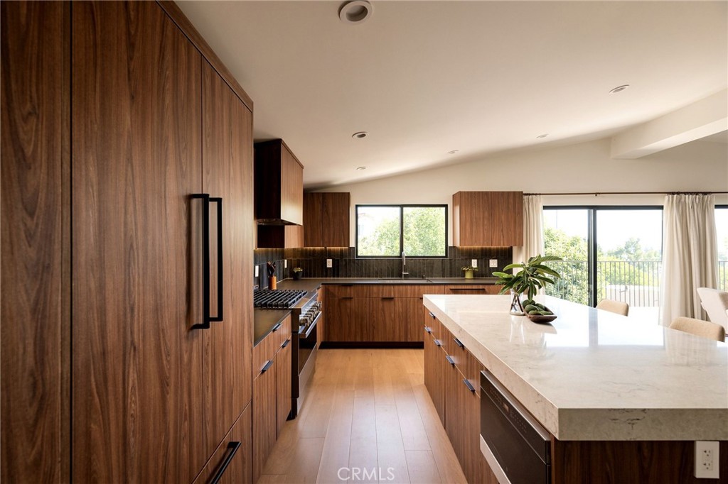 6334 Bryn Mawr