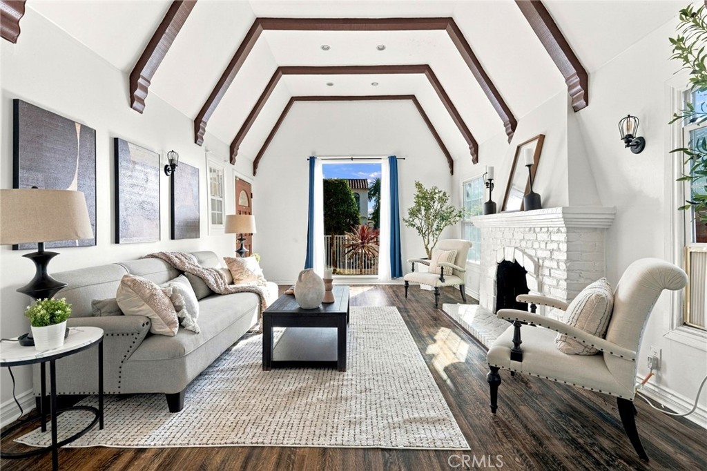 2839 Hillcrest Drive