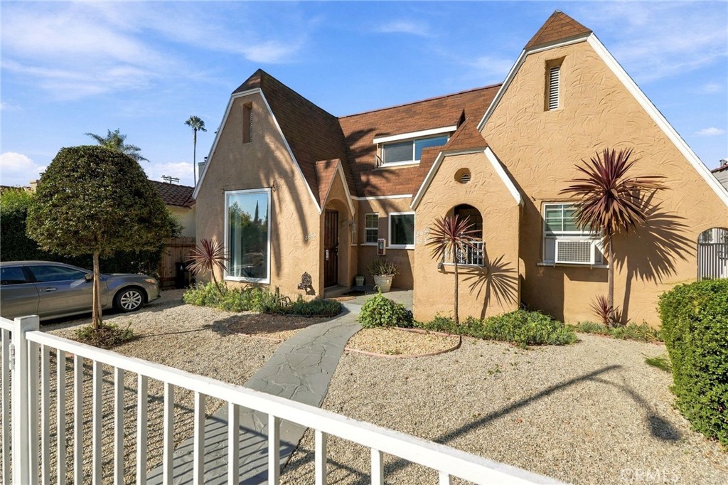 2839 Hillcrest Drive