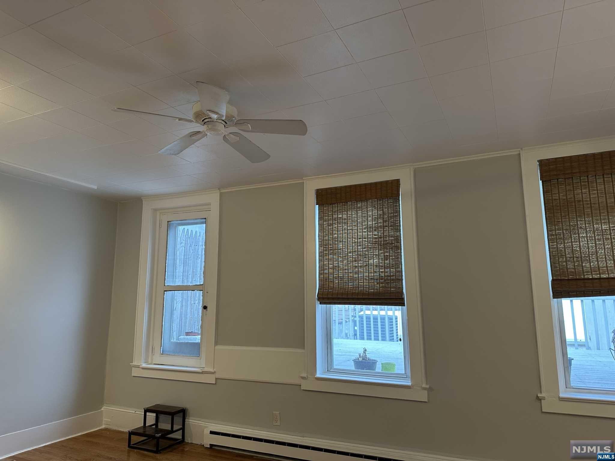 61 E Avenue 2