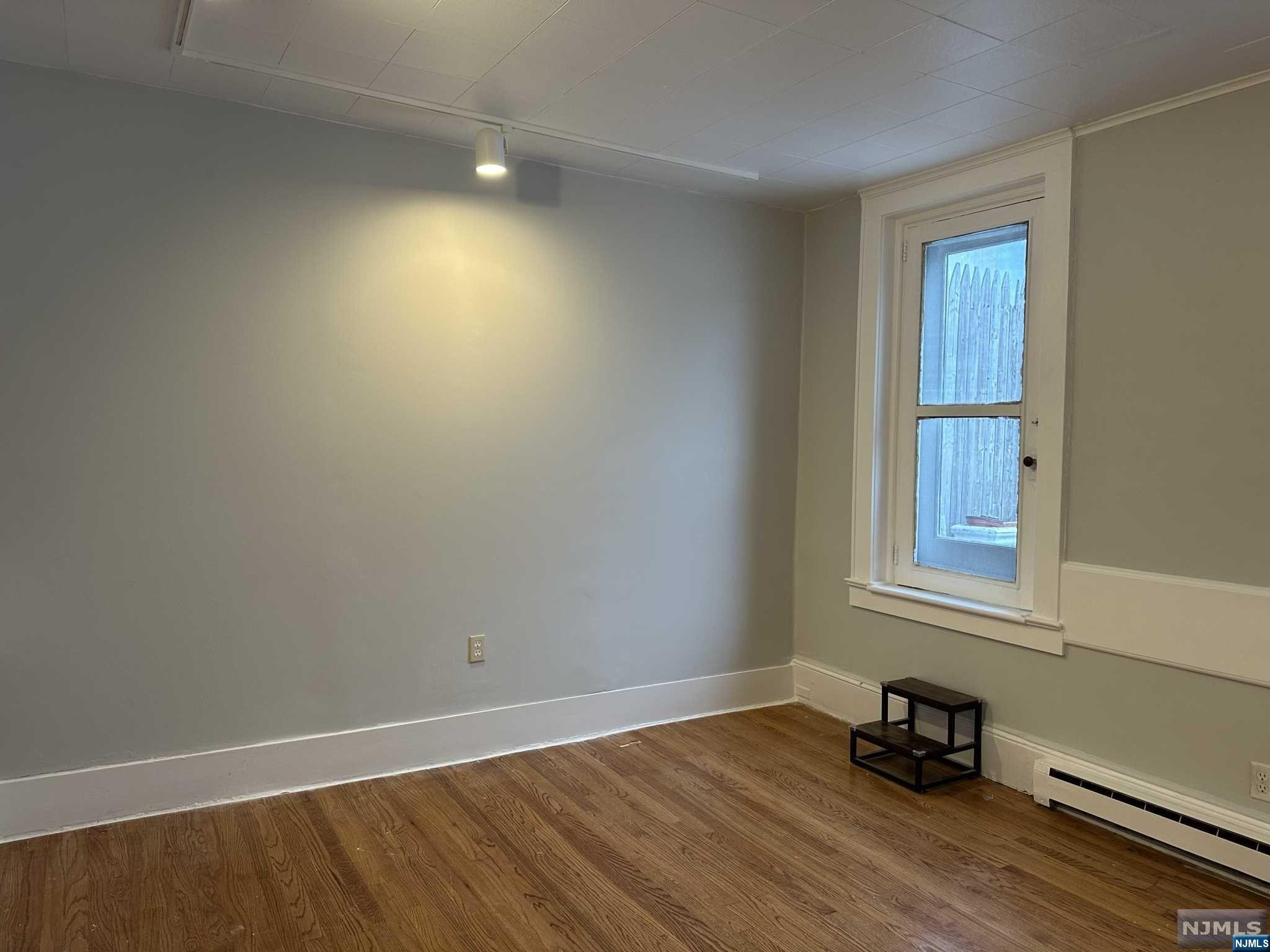 61 E Avenue 2