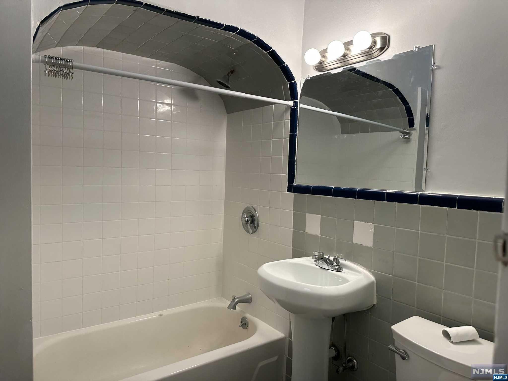 61 E Avenue 2