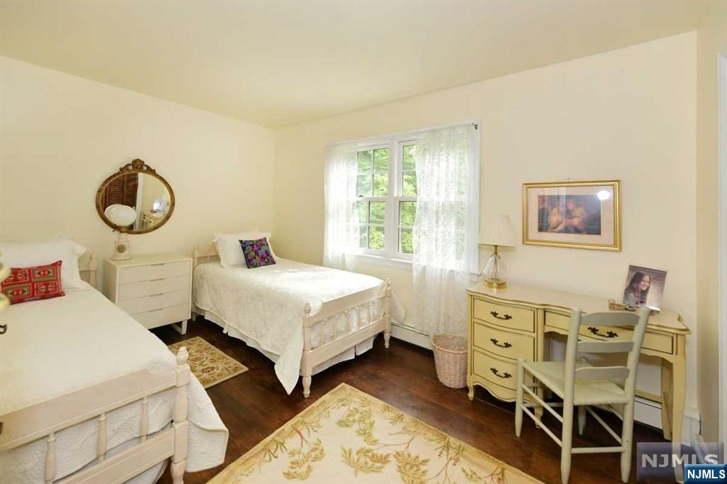 800 E Saddle River Road