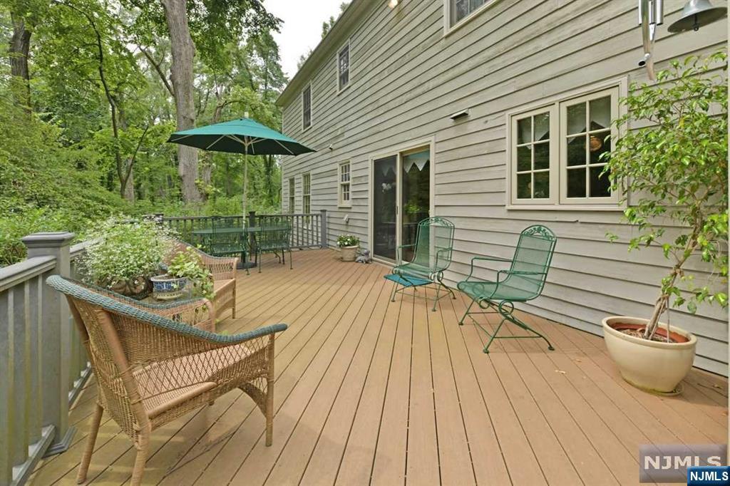 800 E Saddle River Road