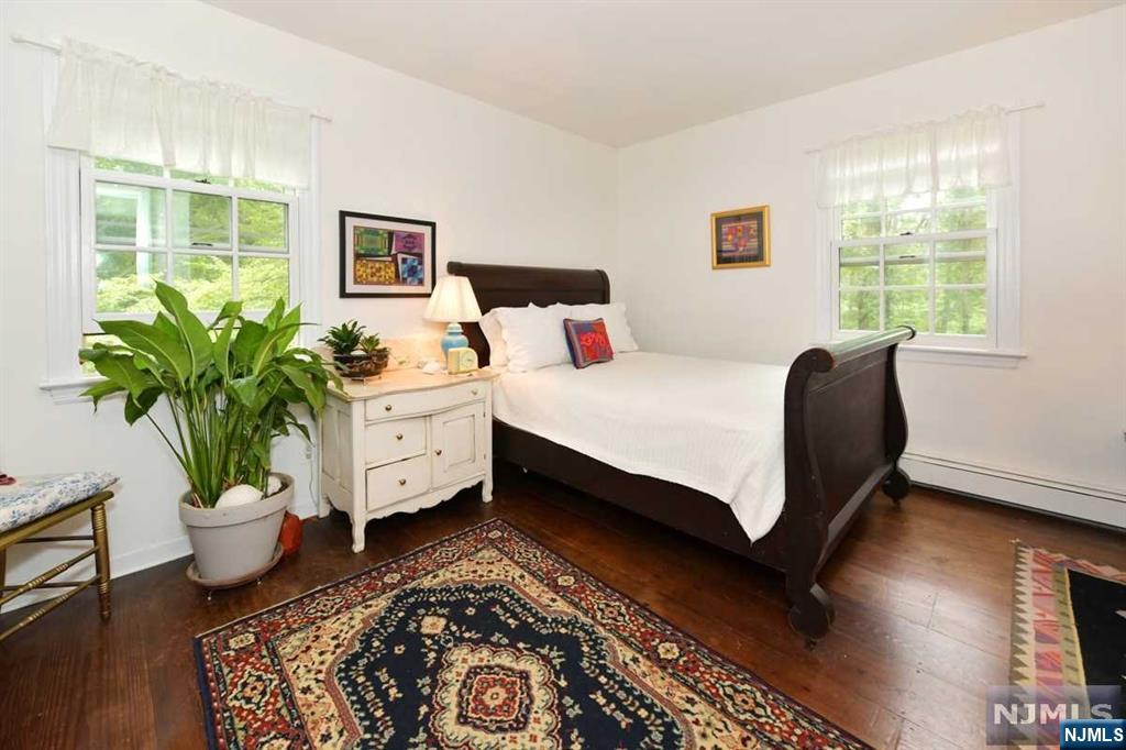 800 E Saddle River Road