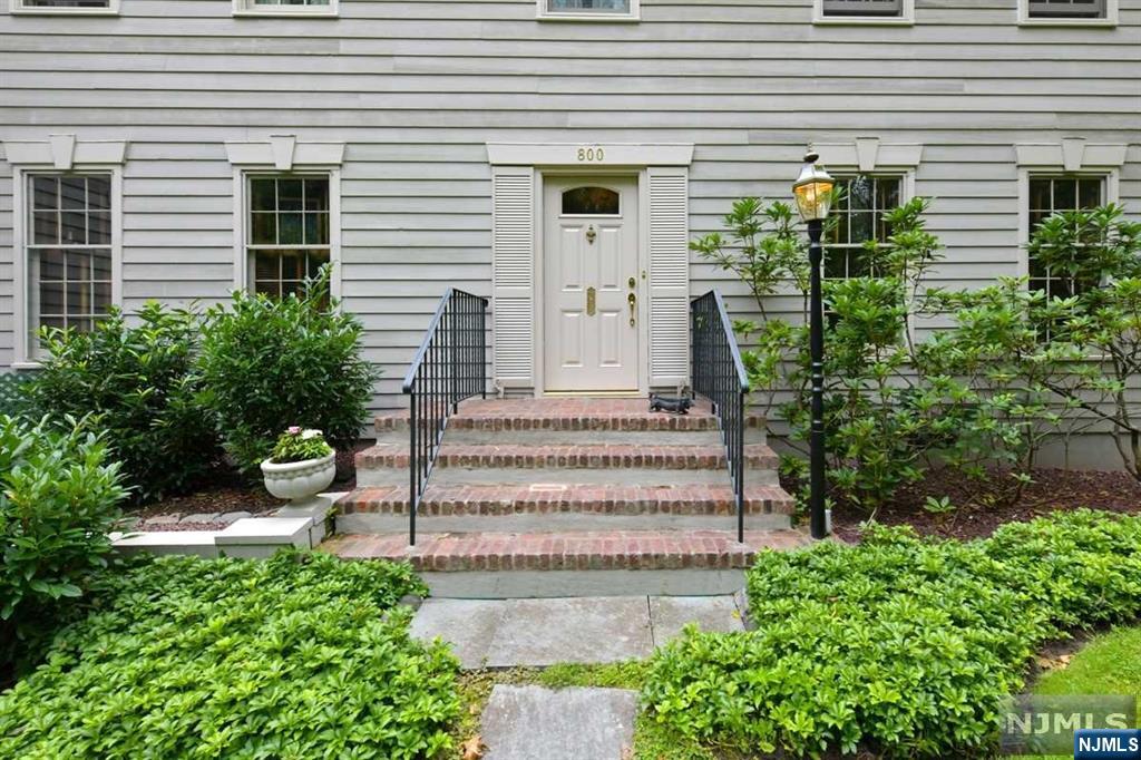 800 E Saddle River Road