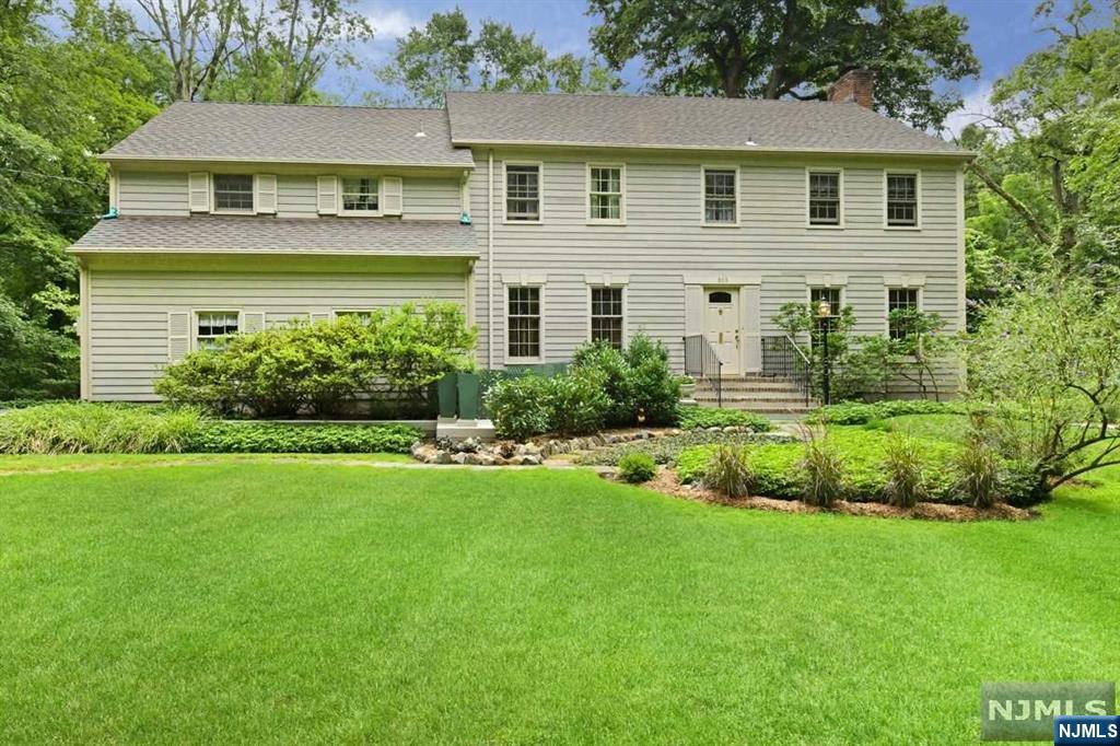 800 E Saddle River Road