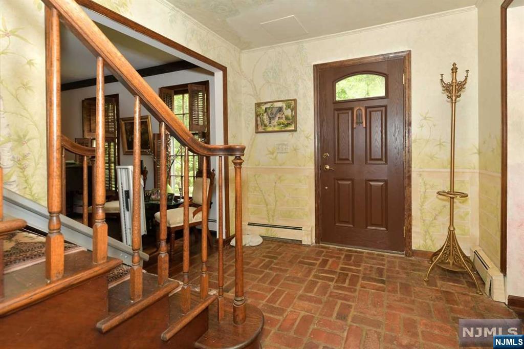 800 E Saddle River Road