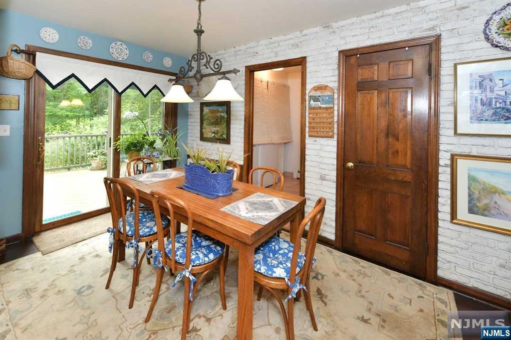 800 E Saddle River Road